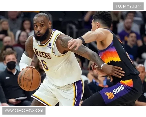 詹姆斯关键中投命中，湖人继续前压